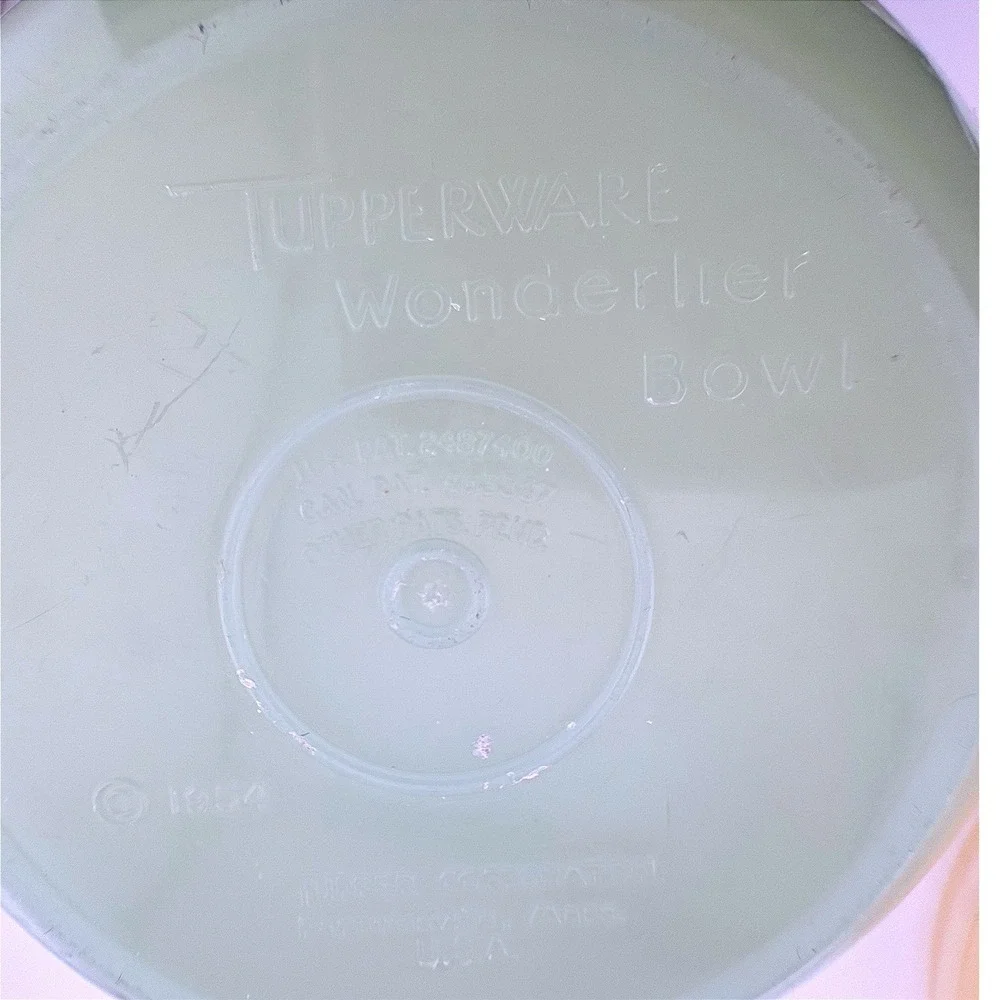 Vintage Tupperware Wonderlier Bowls Set of 2 Yellow‎ Green Pastel Nesting Lids